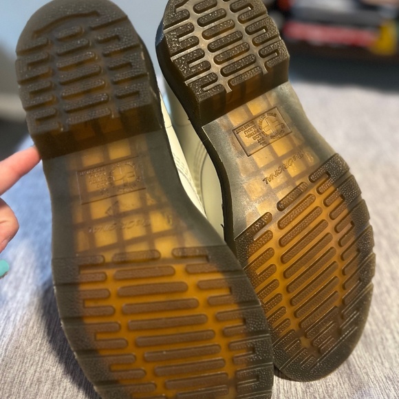 White Dr. Martens boots - Picture 3 of 7